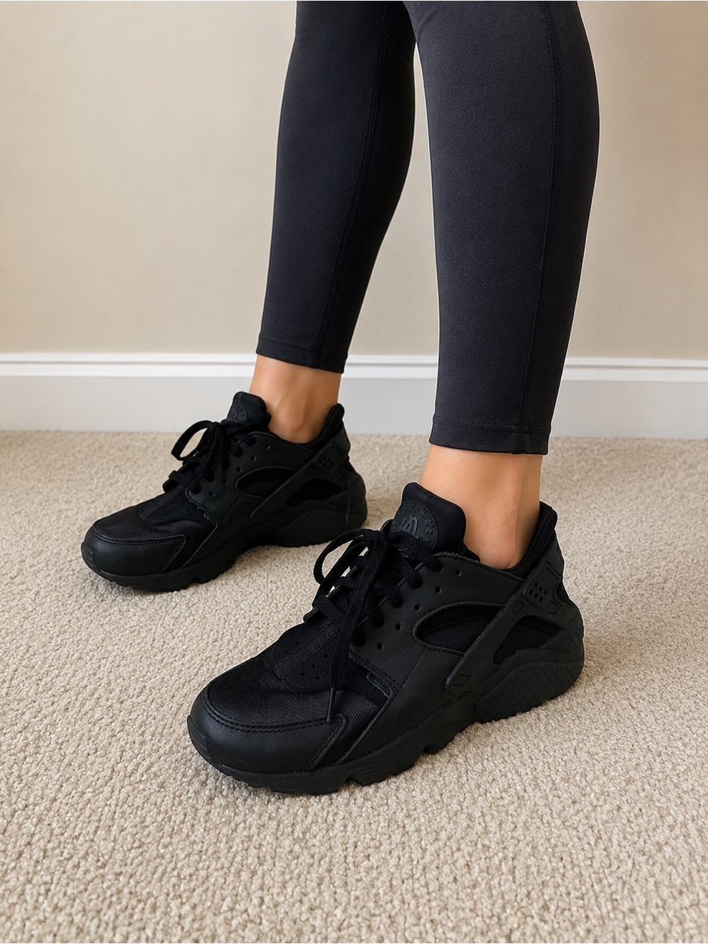 Nike Air Huarache Triple Black Sneakers Women’s Size 7 EU 38